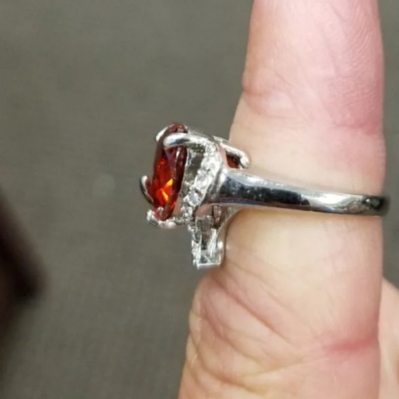 Heart cut Orange Sapphire Ring - Picture 3 of 3